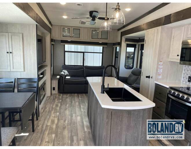 2022 Cardinal Limited 366DVLE Fifth Wheel at Boland RV STOCK# TP9641A Photo 3