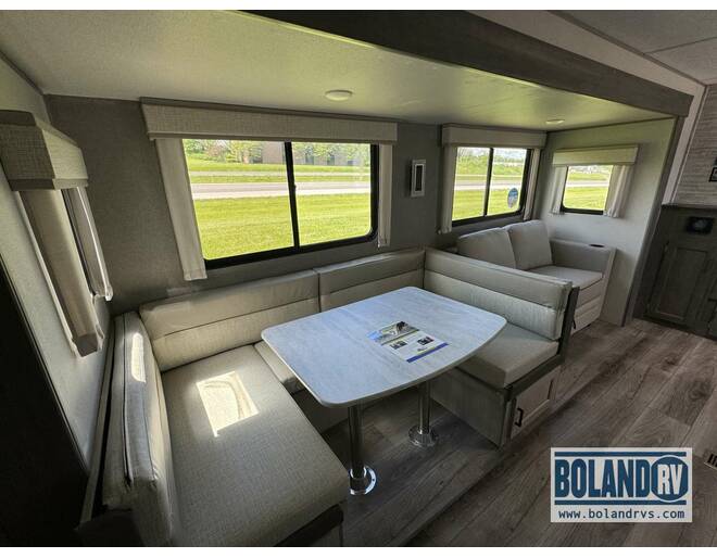 2024 Coachmen Catalina Legacy Edition 323BHDSCK Travel Trailer at Boland RV STOCK# TP9735 Photo 9