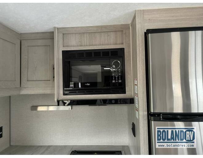 2022 Coachmen Catalina Legacy Edition 303RKDS Travel Trailer at Boland RV STOCK# B24T21K Photo 12