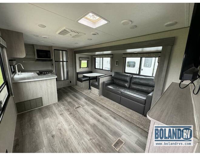 2022 Coachmen Catalina Legacy Edition 303RKDS Travel Trailer at Boland RV STOCK# B24T21K Photo 18